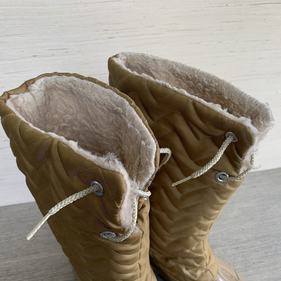 Women's Sz 8 Neutral Beige Tan Quilted Faux Fur Lining Duck Boots - Rubber Soles - Picture 10 of 16